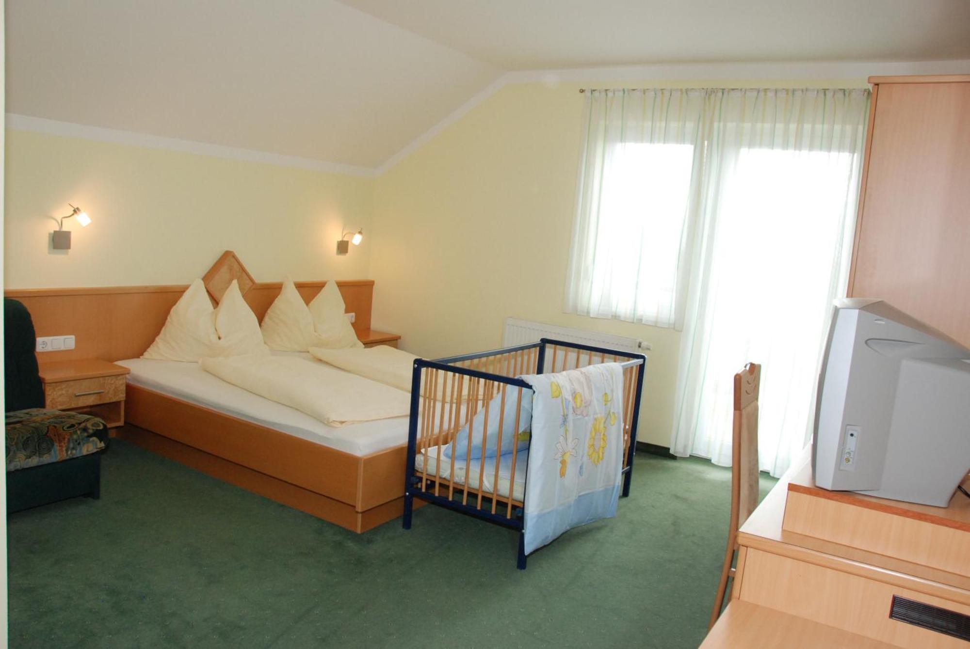 Gaestehaus Groeblacher Köstenberg Екстериор снимка